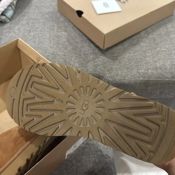 UGG Women’s classic mini II boot - Picture 9 of 11